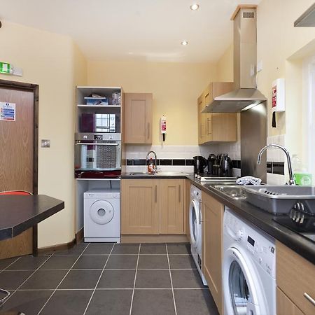 Emporium Apartments: Spacious City Centre Living with Full Kitchen Nottingham Room photo